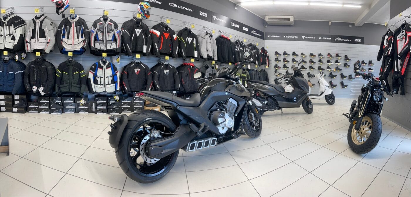 interno-moto-giacche-scarpe-dueruote